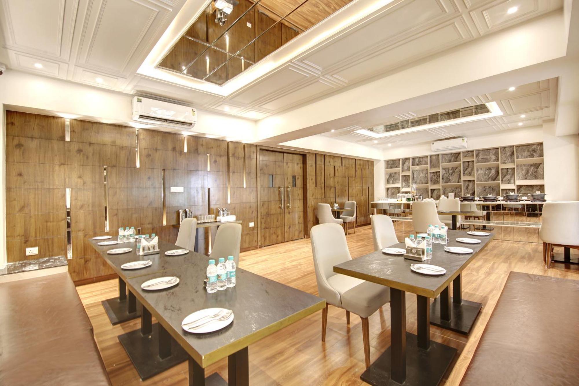 Marks Hotel & Banquet 诺伊达 外观 照片