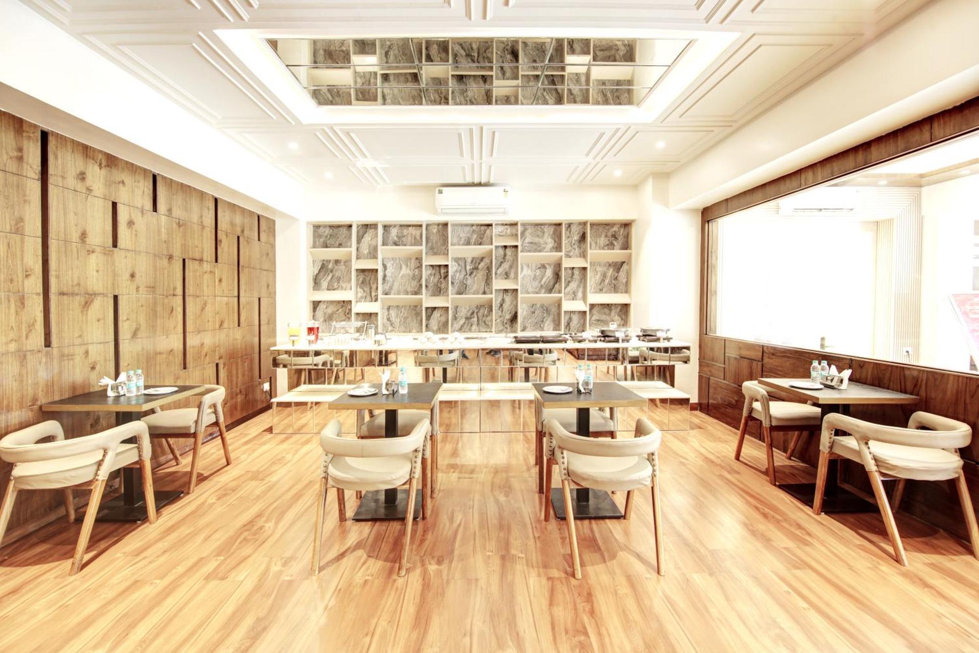Marks Hotel & Banquet 诺伊达 外观 照片